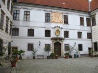/album/fotogalerie-statni-zamek-trebon-perla-v-okveti-vodni-ruze/zamek-trebon-male-nadvori-jpg1/
